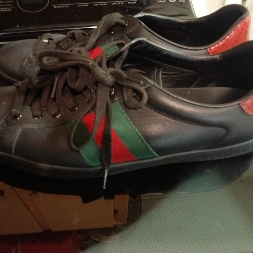 Gucci Black Sneakers with Green and Red Accents - Picture 9 of 11